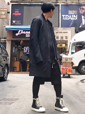 「DRKSHDW by RICK OWENS（ダークシャドウ バイ リックオウエンス）のアイテム（カーゴパンツ）」を使った、Iam Will Iamさん（メンズ・176cm）の春コーディネート