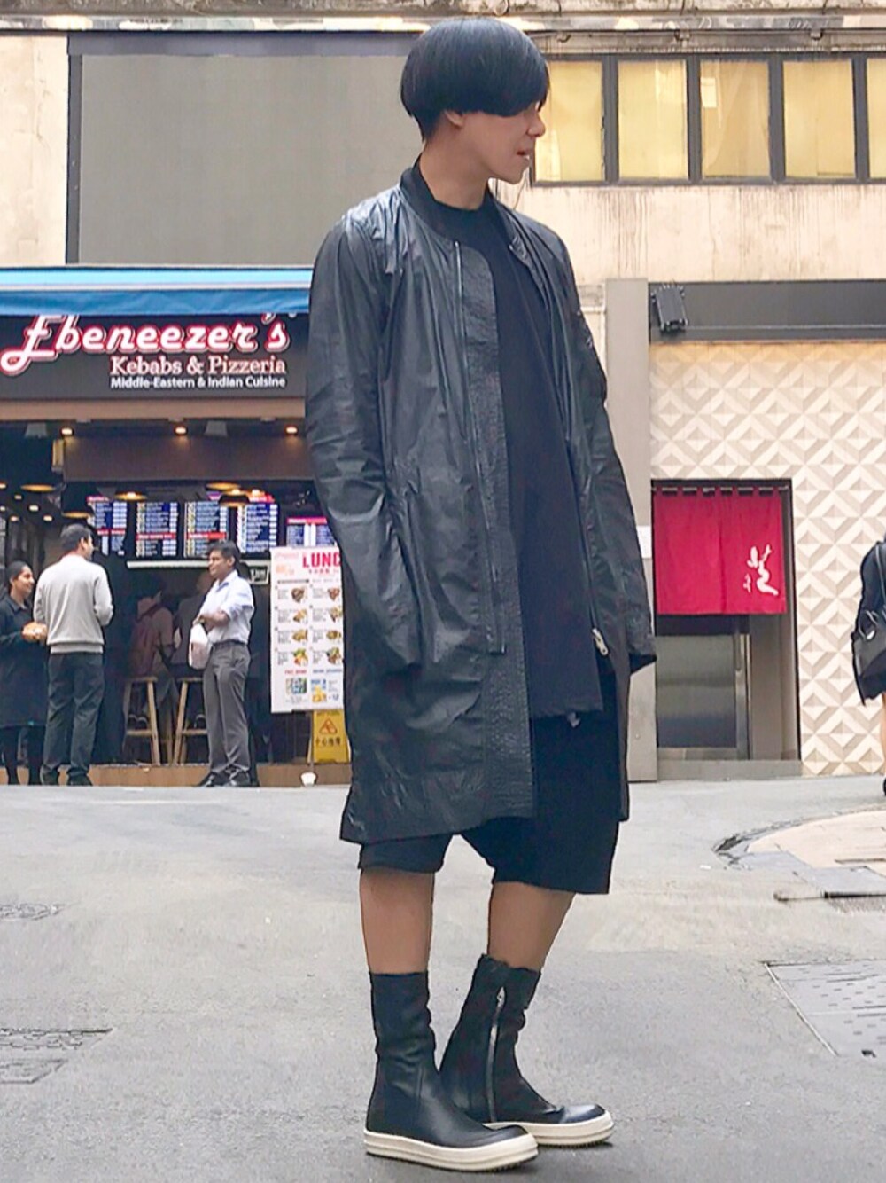 「ootd、STYLE、look、RICK OWENS、drkshdw」｜「DRKSHDW by RICK OWENSのアイテム（ピーコート、ブラック系）」を使った、Iam Will Iamさん（メンズ・176cm）の春コーディネートの1枚目の写真