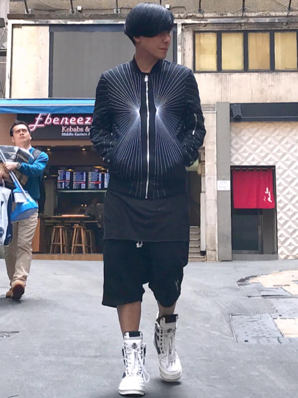 「ootd、outfit、streetstyle、look、STYLE、RICK OWENS、rick owens X chrome hearts、drkshdw」｜「Rick Owensのアイテム（スタジャン、ブラック系）」を使った、Iam Will Iamさん（メンズ・176cm）の春コーディネートの1枚目の写真