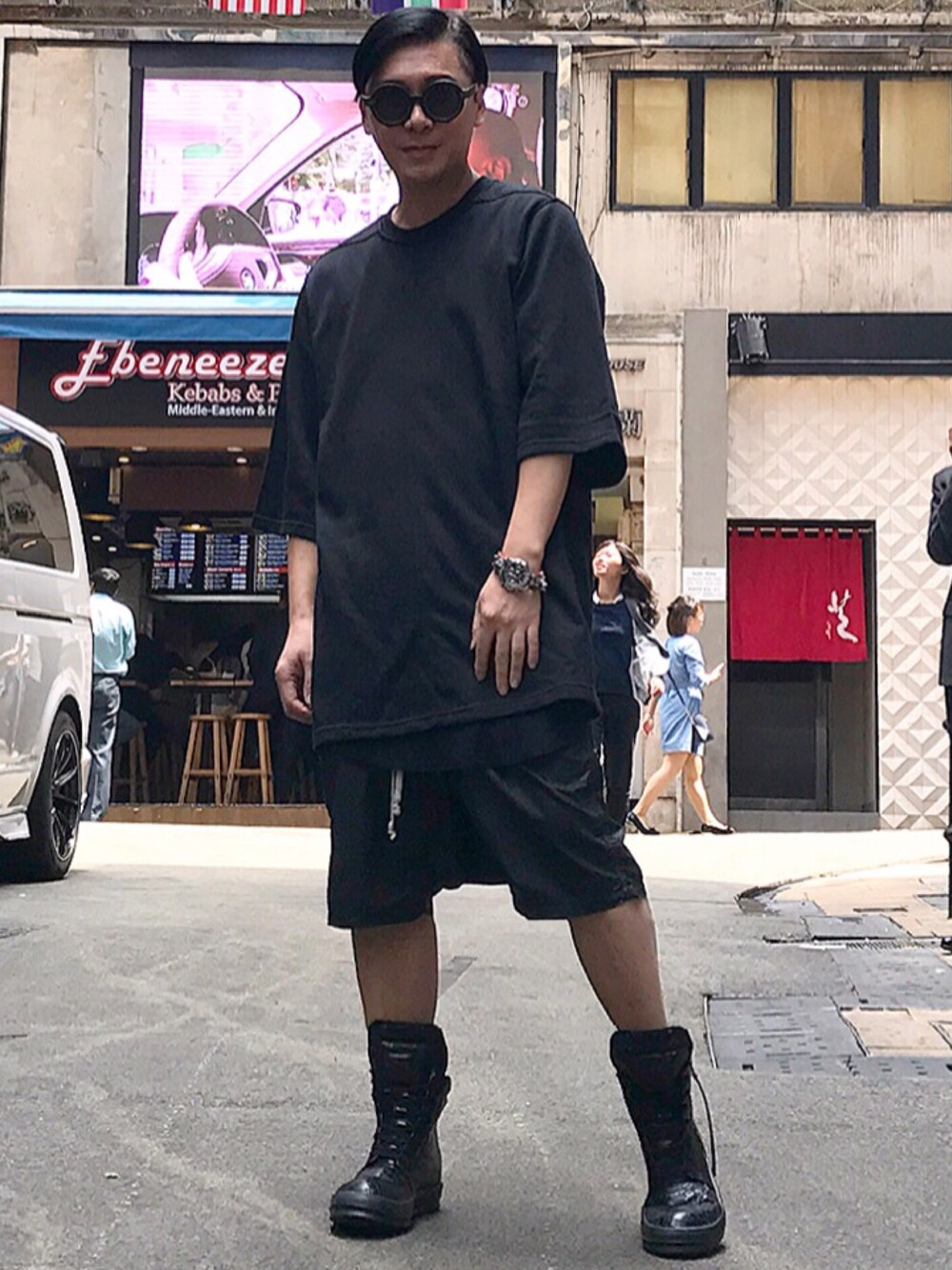 「ootd、outfit、look、STYLE、RICK OWENS、drkshdw、rolexxchromehearts」｜「Rick Owensのアイテム（Tシャツ/カットソー、ブラック系）」を使った、Iam Will Iamさん（メンズ・176cm）の春コーディネートの1枚目の写真