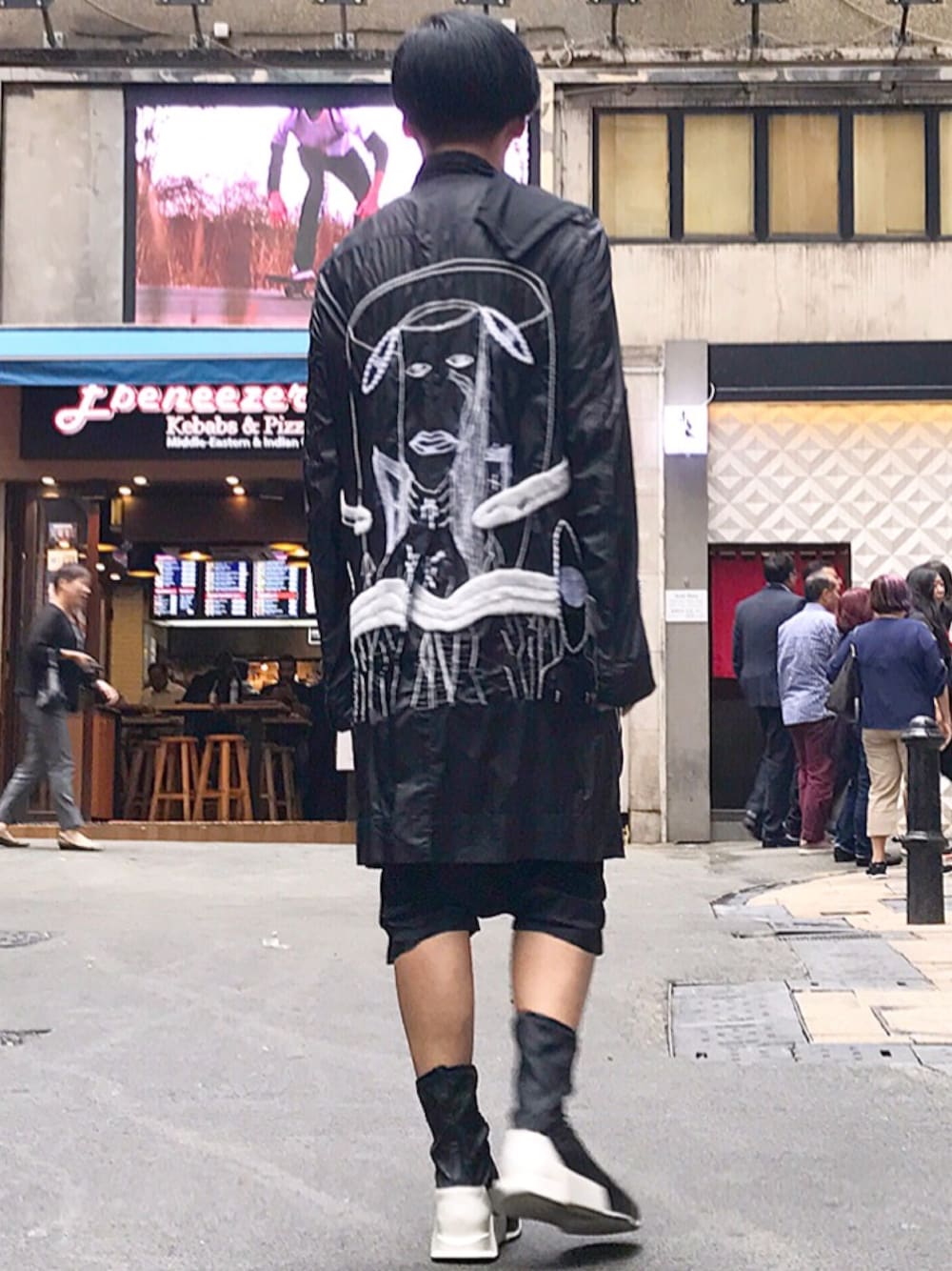 「ootd、outfit、STYLE、look、RICK OWENS、RickOwens×adidas、drkshdw」｜「Rick Owensのアイテム（トレンチコート、ブラック系）」を使った、Iam Will Iamさん（メンズ・176cm）の春コーディネートの1枚目の写真