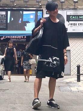 「DRKSHDW by RICK OWENS（ダークシャドウ バイ リックオウエンス）のアイテム（ショルダーバッグ）」を使った、Iam Will Iamさん（メンズ・176cm）の夏コーディネート