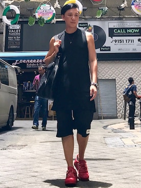 「DRKSHDW by RICK OWENS（ダークシャドウ バイ リックオウエンス）のアイテム（ショルダーバッグ）」を使った、Iam Will Iamさん（メンズ・176cm）の夏コーディネート