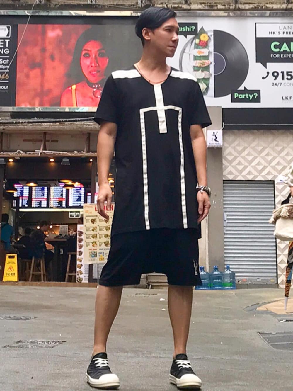 「ootd、look、STYLE、RICK OWENS、drkshdw」｜「DRKSHDW by RICK OWENSのアイテム（Tシャツ/カットソー、ブラック系）」を使った、Iam Will Iamさん（メンズ・176cm）の夏コーディネートの1枚目の写真