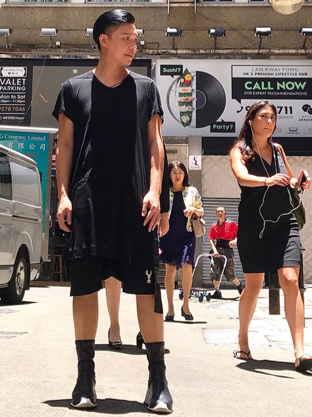 「ootd、look、STYLE、RICK OWENS、drkshdw、RickOwens×adidas、JULIUS」｜「JULIUSのアイテム（Tシャツ/カットソー、ブラック系）」を使った、Iam Will Iamさん（メンズ・176cm）の夏コーディネートの1枚目の写真