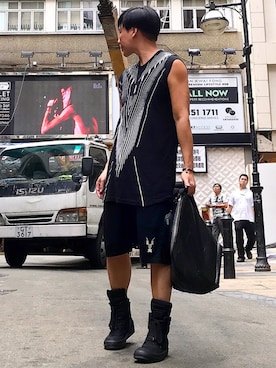 「DRKSHDW by RICK OWENS（ダークシャドウ バイ リックオウエンス）のアイテム（ショルダーバッグ）」を使った、Iam Will Iamさん（メンズ・176cm）の夏コーディネート