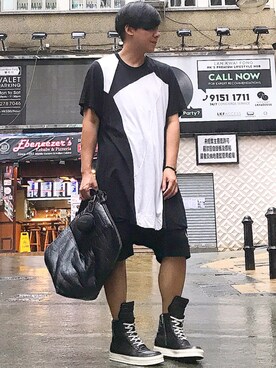「DRKSHDW by RICK OWENS（ダークシャドウ バイ リックオウエンス）のアイテム（ショルダーバッグ）」を使った、Iam Will Iamさん（メンズ・176cm）の夏コーディネート
