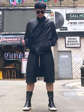 「DRKSHDW by RICK OWENS（ダークシャドウ バイ リックオウエンス）のアイテム（カーゴパンツ）」を使った、Iam Will Iamさん（メンズ・176cm）の秋コーディネート