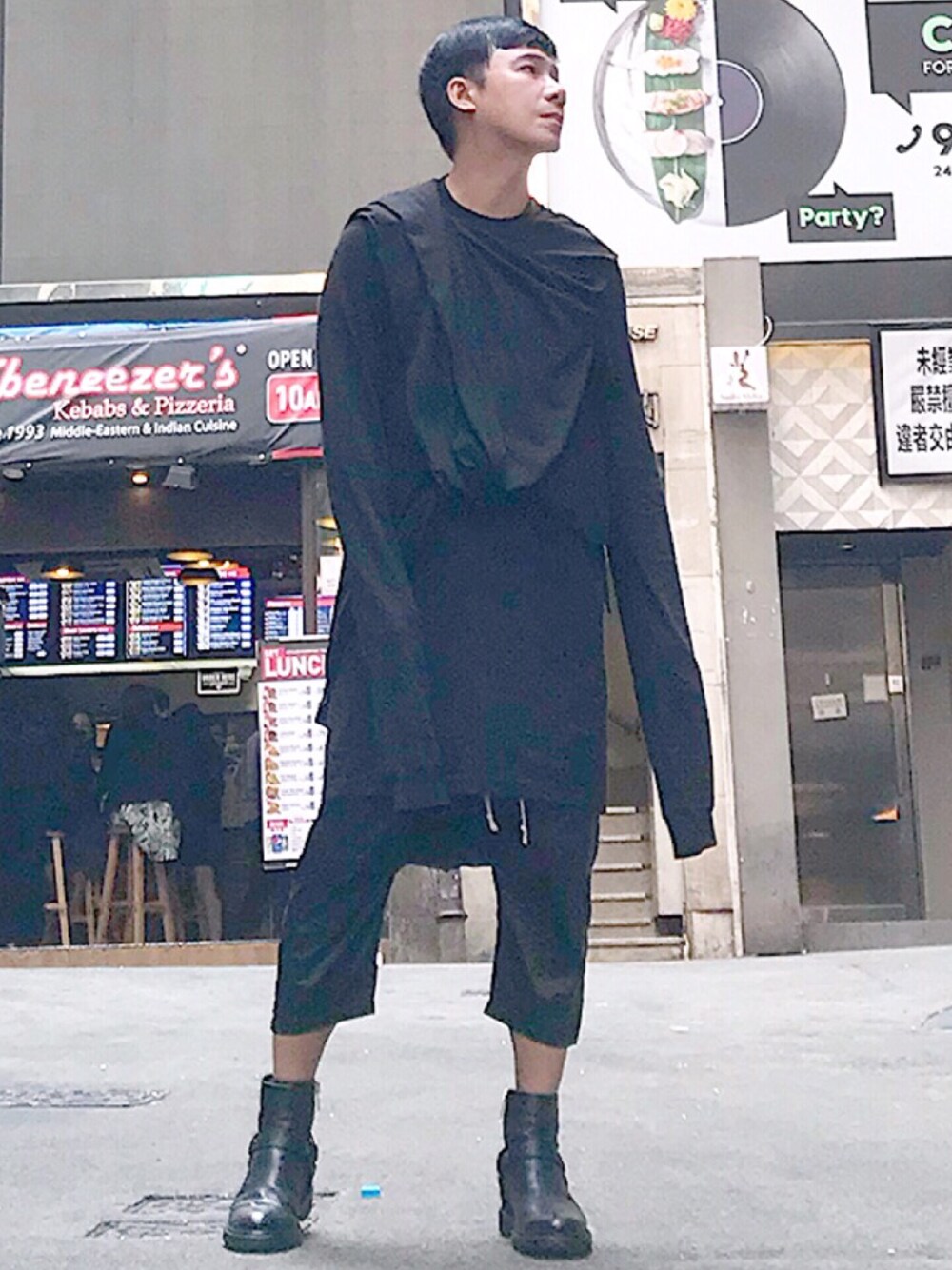 「ootd、STYLE、look、RICK OWENS、drkshdw」｜「Rick Owensのアイテム（Tシャツ/カットソー、ブラック系）」を使った、Iam Will Iamさん（メンズ・176cm）の秋コーディネートの1枚目の写真