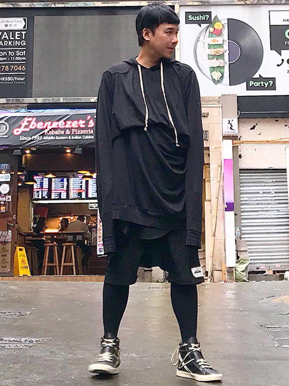 「ootd、STYLE、look、RICK OWENS、drkshdw」｜「DRKSHDW by RICK OWENSのアイテム（Tシャツ/カットソー、ブラック系）」を使った、Iam Will Iamさん（メンズ・176cm）の秋コーディネートの1枚目の写真