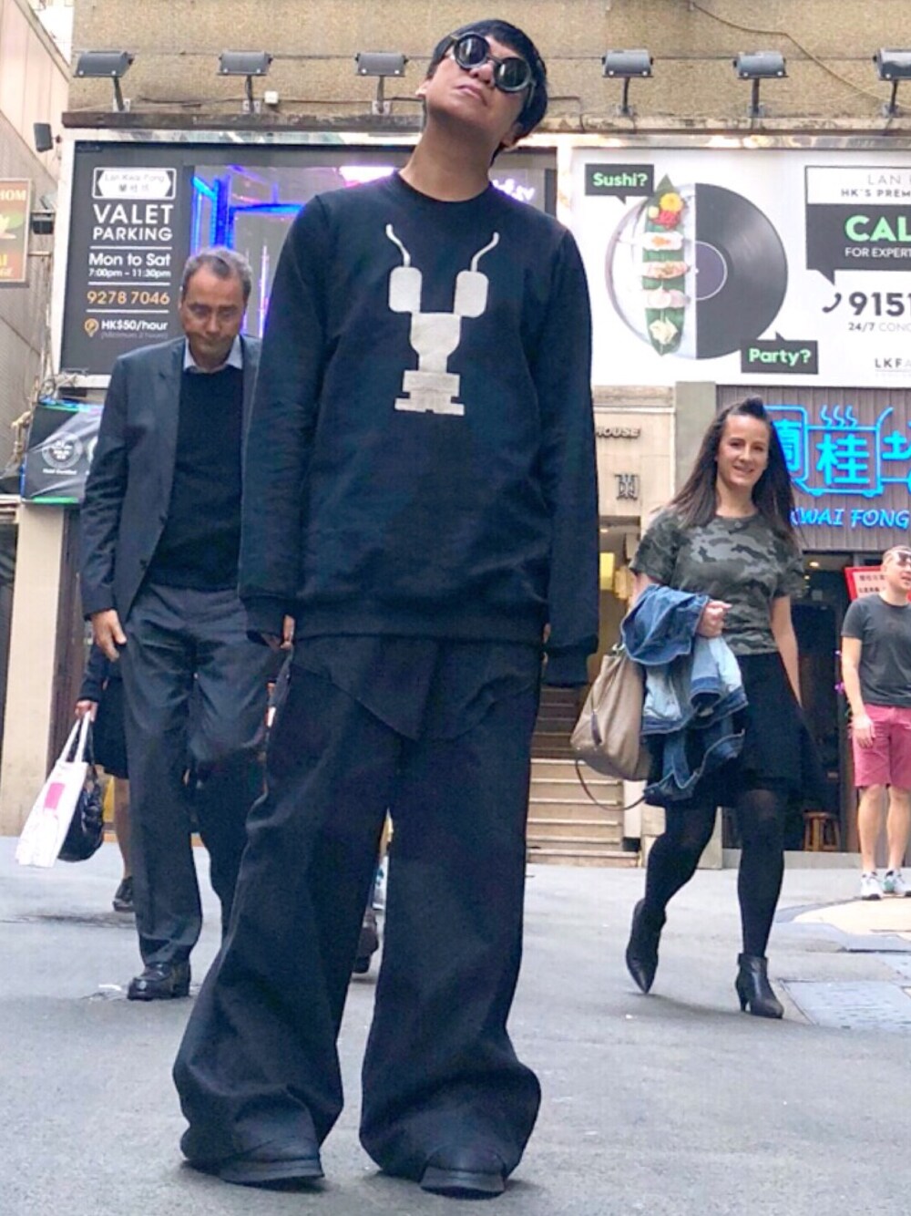 「ootd、STYLE、look、RICK OWENS、drkshdw、JULIUS」｜「DRKSHDW by RICK OWENSのアイテム（Tシャツ/カットソー、ブラック系）」を使った、Iam Will Iamさん（メンズ・176cm）の冬コーディネートの1枚目の写真