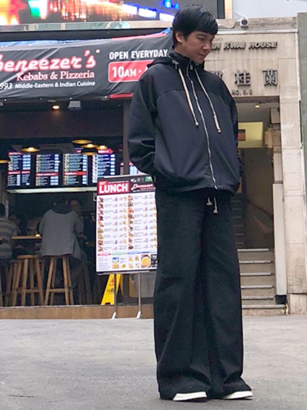 「ootd、STYLE、look、冬、RICK OWENS、drkshdw、JULIUS」｜「Rick Owensのアイテム（ライダースジャケット、ブラック系）」を使った、Iam Will Iamさん（メンズ・176cm）の冬コーディネートの1枚目の写真