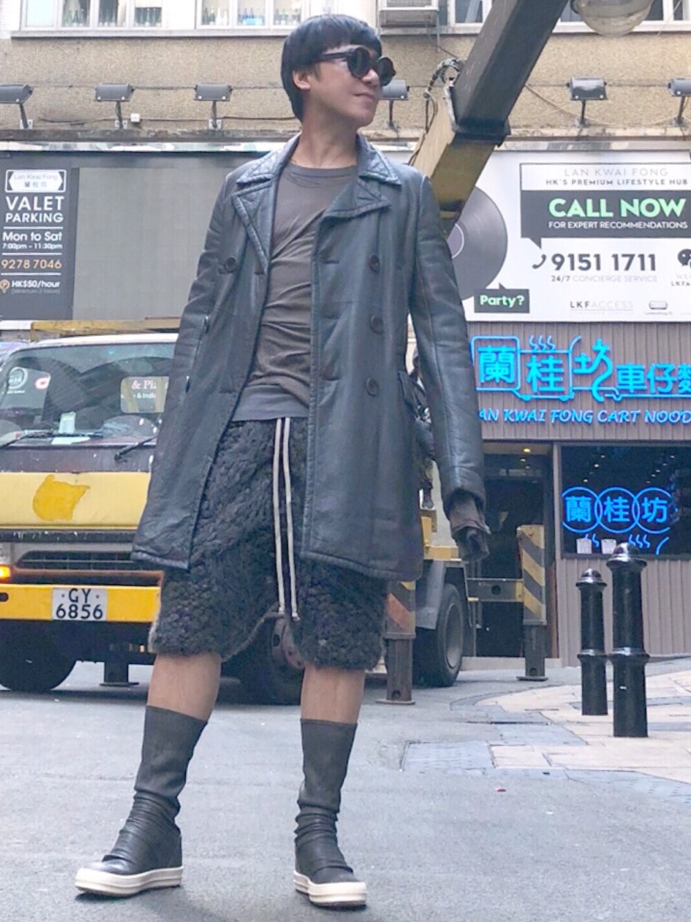 「ootd、STYLE、look、RICK OWENS」｜「Rick Owensのアイテム（ムートンコート、グレー系）」を使った、Iam Will Iamさん（メンズ・176cm）の冬コーディネートの1枚目の写真