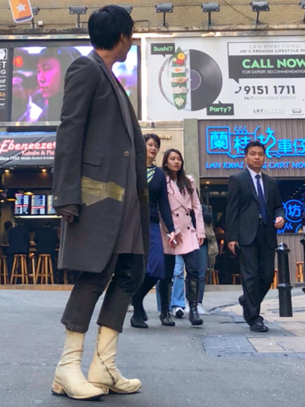 「ootd、STYLE、look、CAROL CHRISTIAN POELL、RICK OWENS」｜「CAROL CHRISTIAN POELLのアイテム（ピーコート、ブラウン系）」を使った、Iam Will Iamさん（メンズ・176cm）の冬コーディネートの1枚目の写真