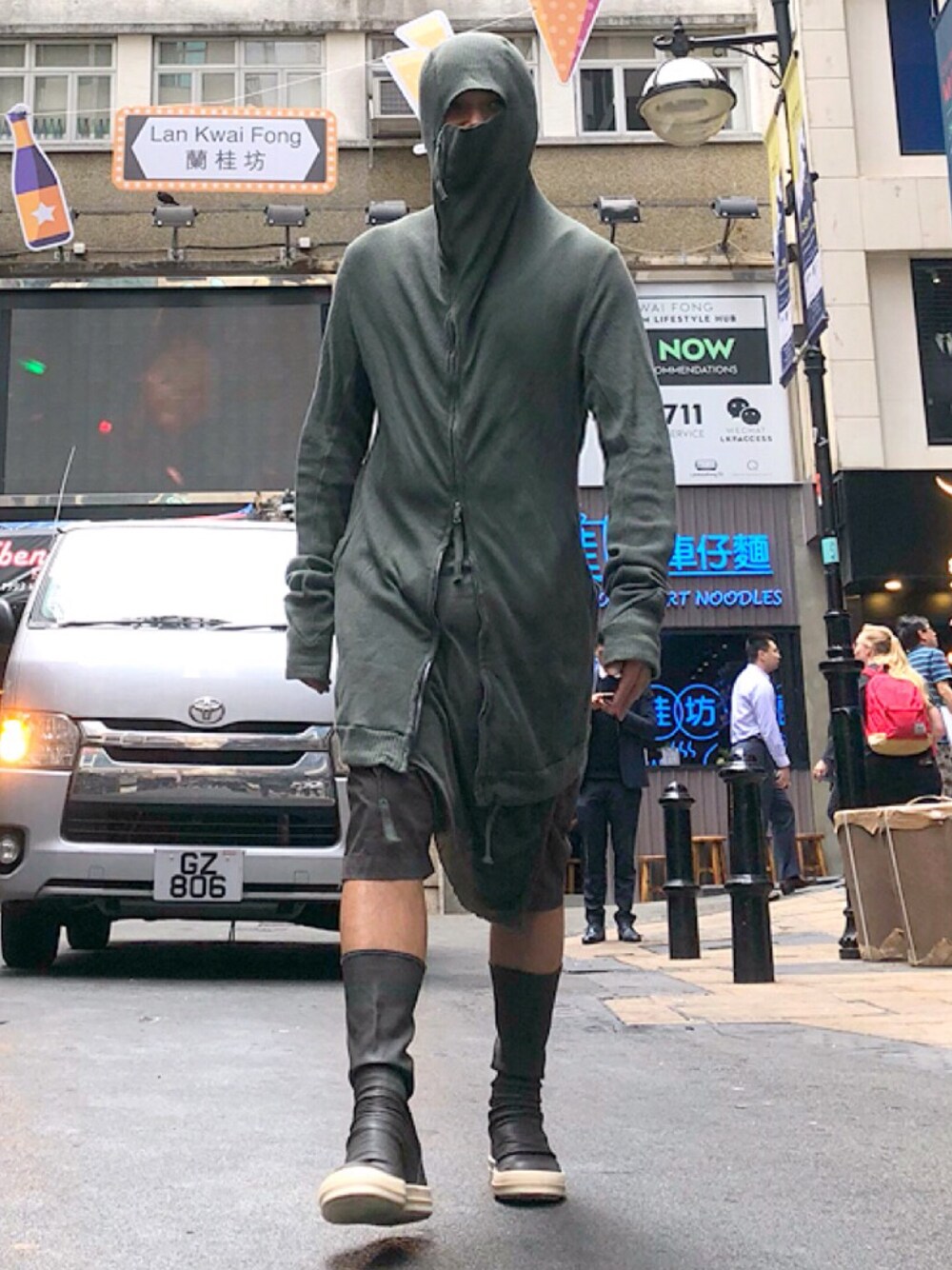 「ootd、STYLE、look、RICK OWENS、drkshdw、boris bidjan saberi」｜「Boris Bidjan Saberiのアイテム（パーカー、グリーン系）」を使った、Iam Will Iamさん（メンズ・176cm）の冬コーディネートの1枚目の写真
