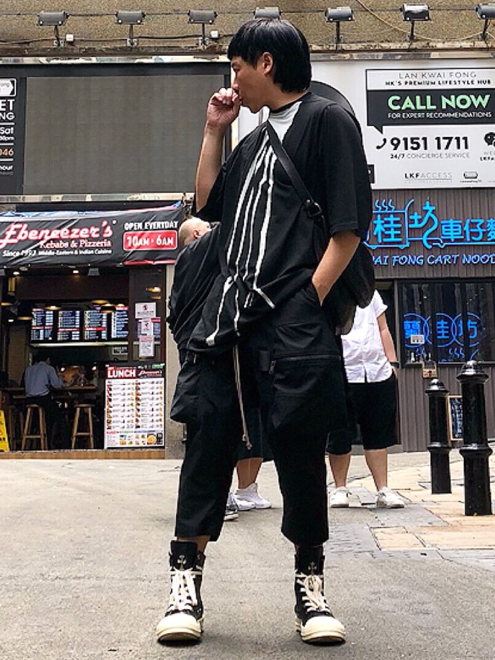 「ootd、STYLE、look、RICK OWENS、drkshdw、rick owens X chrome hearts、GUIDI」｜「DRKSHDW by RICK OWENSのアイテム（Tシャツ/カットソー、ブラック系）」を使った、Iam Will Iamさん（メンズ・176cm）の春コーディネートの1枚目の写真
