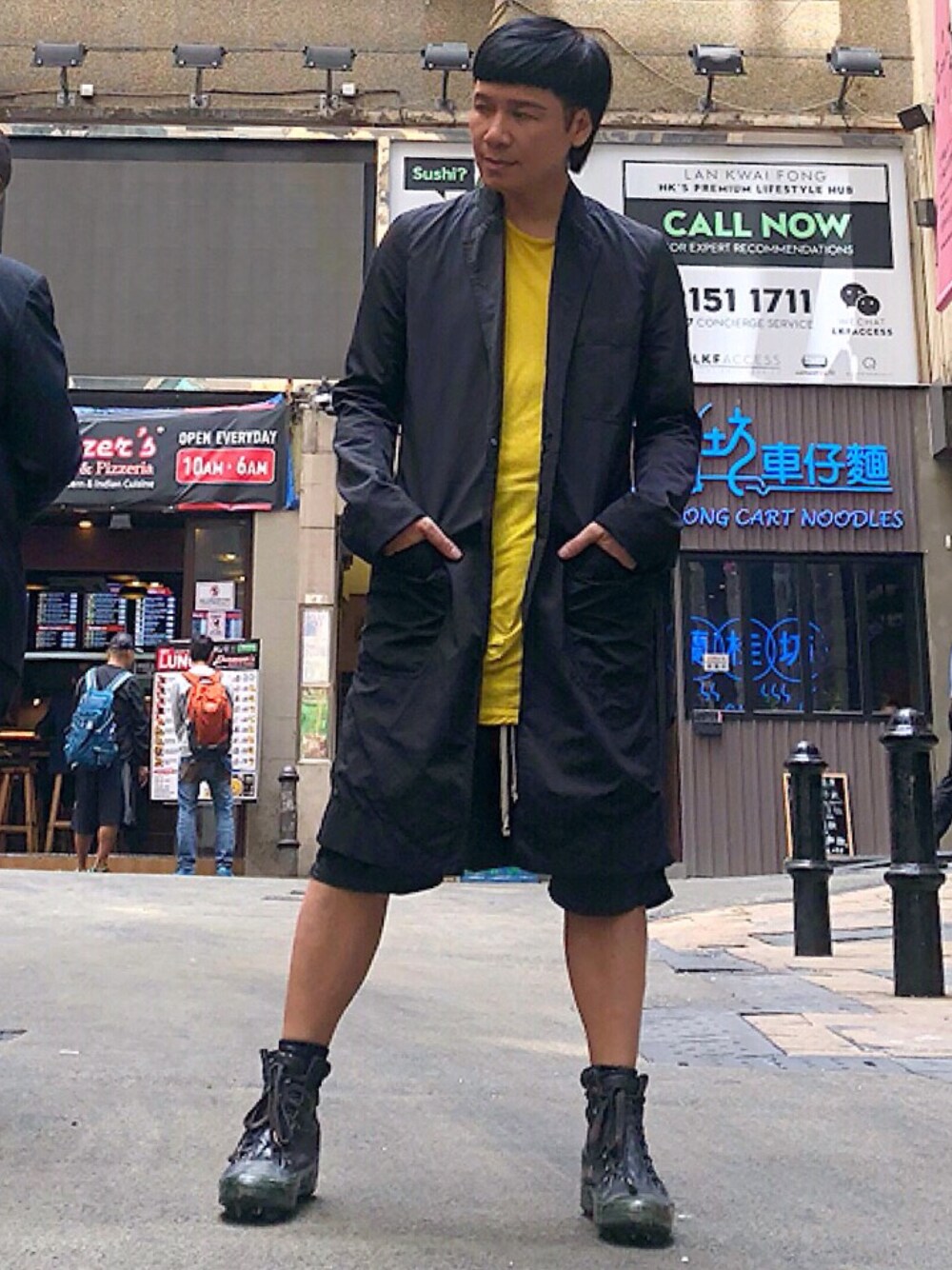 「ootd、style #fashion #dailylook、look、RICK OWENS、drkshdw、CAROL CHRISTIAN POELL」｜「DRKSHDW by RICK OWENSのアイテム（テーラードジャケット、ブラック系）」を使った、Iam Will Iamさん（メンズ・176cm）の春コーディネートの1枚目の写真