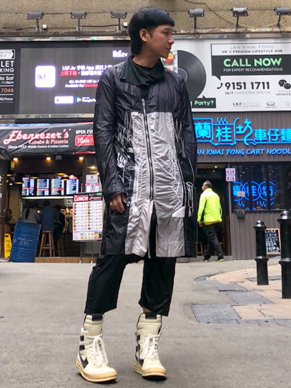 「ootd、STYLE、look、RICK OWENS、drkshdw」｜「Rick Owensのアイテム（トレンチコート、ブラック系）」を使った、Iam Will Iamさん（メンズ・176cm）の春コーディネートの1枚目の写真