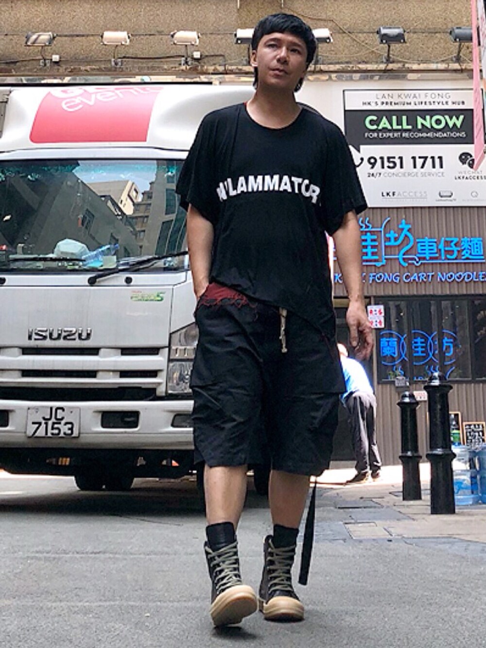 「ootd、STYLE、look、RICK OWENS、drkshdw、JULIUS」｜「Rick Owensのアイテム（カーゴパンツ、ブラック系）」を使った、Iam Will Iamさん（メンズ・176cm）の春コーディネートの1枚目の写真