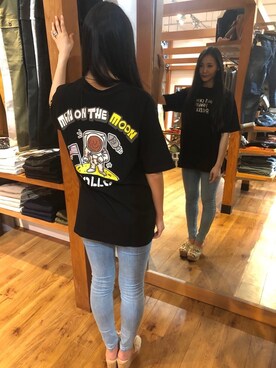 「AVIREX（アヴィレックス）の【直営店限定】アヴィレックス×ボクサージュンタロー ハンガーTシャツ/AVIREX×BOXER JUNTARO　HANGAR　T-SHIRT（Tシャツ/カットソー、ブラック系）」を使った、SYKさん（レディース・164cm）の夏コーディネート