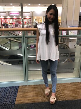 「AVIREX（アヴィレックス）のスリーブレス バックスリットプルオーバー/ SLEEVELESS BACK SLIT PULLOVER（Tシャツ/カットソー、ホワイト系）」を使った、SYKさん（レディース・164cm）の夏コーディネート