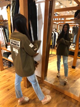 「AVIREX（アヴィレックス）のムーンランディング　パッチ クルーネックTシャツ/MOON LANDING PATCH CREW NECK T-SHIRT（Tシャツ/カットソー、グリーン系）」を使った、SYKさん（レディース・164cm）の夏コーディネート