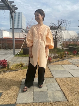「クルーネックTシャツ」｜「アイテム（バレエシューズ）」を使った、鈴木さん（レディース・156cm）の冬コーディネート