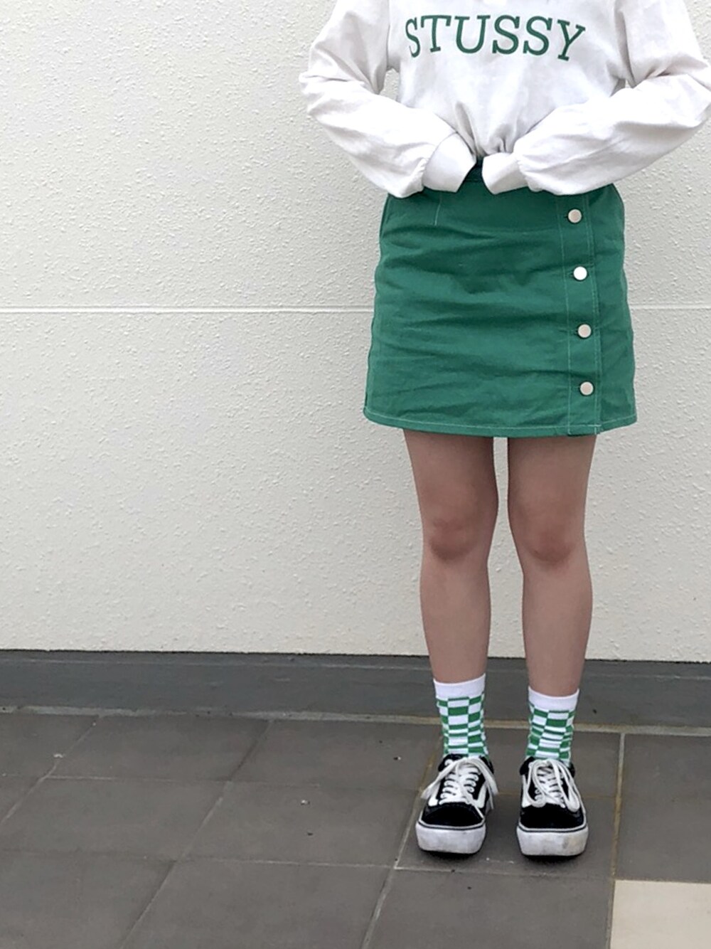 「夏、スケボー、スケボー女子、休日スタイル、お洒落さんとつながりたい、今日のコーデ、低身長、ootd、スポーツミックス、ラクチンコーデ」｜「Ray BEAMSのRay BEAMS / メタル ボタン ステッチ ミニスカート（スカート、グリーン系）」を使った、mahaloさん（レディース・154cm）の夏コーディネートの1枚目の写真