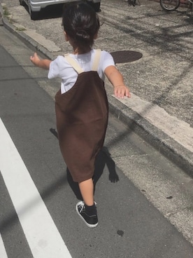 「秋のブラウンスタイル」｜「アイテム（サロペット/オーバーオール）」を使った、Koharu.さん（キッズ・100cm）の秋コーディネート
