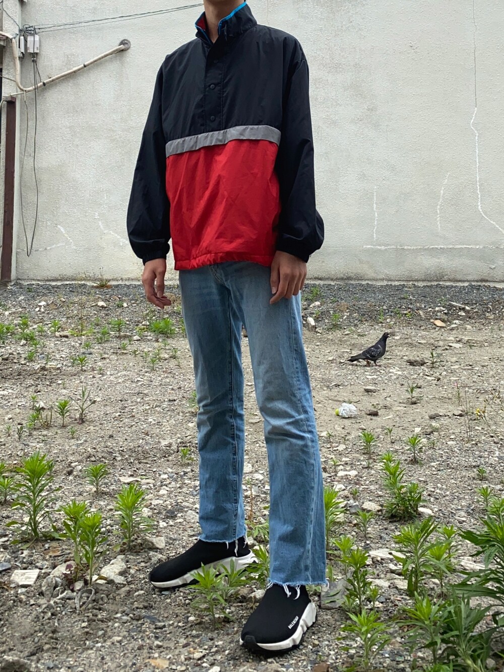 「春コーデ、デニム、お洒落さんとつながりたい、BALENCIAGA、Balenciaga speed trainer、UNIQLO、levi’s、初投稿、高校生、JW Anderson x UNIQLO」｜「Levi'sのアイテム（デニムパンツ、ブルー系）」を使った、taniさん（メンズ・172cm）の春コーディネートの1枚目の写真