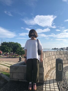 「UNIQLO（ユニクロ）のアイテム（チノパンツ、グリーン系）」を使った、chia Jenさん（レディース・163cm）の春コーディネート