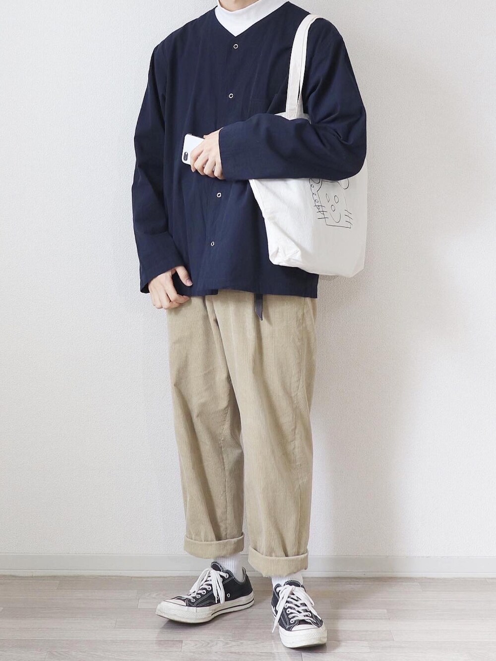 「秋冬コーデ、モックネック、UNIQLO、orcival、ゆるコーデ、秋コーデ、YAECA、ct70、コーデュロイ パンツ、コーデュロイ」｜「UNIQLOのMEN ソフトタッチハイネックT（長袖）（Tシャツ/カットソー、ホワイト系）」を使った、ちょこすけ🍫さん（メンズ・168cm）の秋コーディネートの1枚目の写真