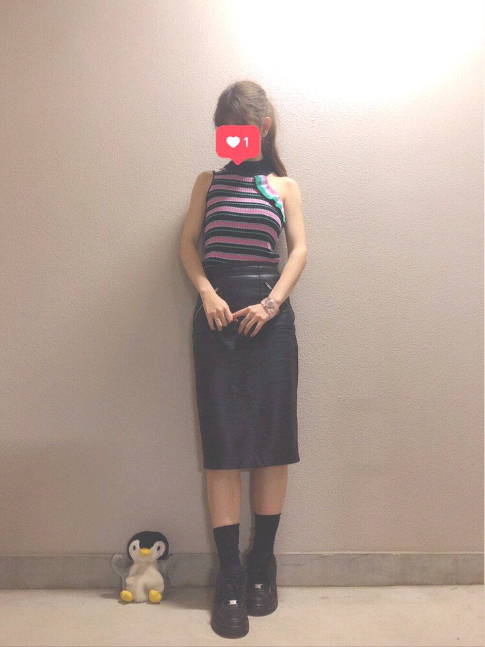 「ISSEI MIYAKE、ZARA、Lily Brown、レザースカート、黒、プチプラ、大人トレンドカジュアル、休日スタイル、夏コーデ」｜「LILY BROWNのアイテム（ニット/セーター、ブラック系）」を使った、ぺんぎんさんさん（レディース・164cm）の秋コーディネートの1枚目の写真