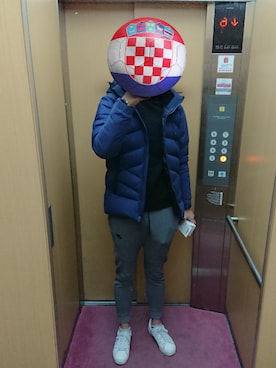 「COS（コス）のアイテム（スウェット）」を使った、きよさん（メンズ・182cm）の冬コーディネート