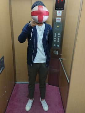 「Hanes」｜「アイテム（スラックス）」を使った、きよさん（メンズ・182cm）の秋コーディネート