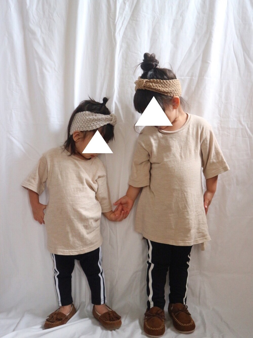 「秋服準備はじめました、シンプルコーデ、キッズコーデ、お揃いコーデ、姉妹コーデ、年子、年子姉妹」｜「petit mainのニットビスチェ付ワンピース（ワンピース、ベージュ系）」を使った、U & K mamaさん（キッズ・80cm）の秋コーディネートの1枚目の写真