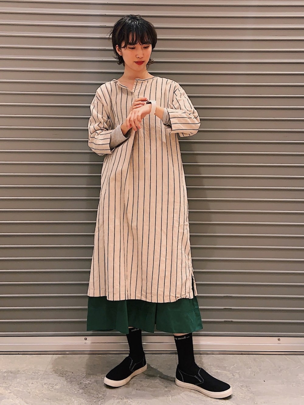 「シンプルコーデ、平成最後のWEARISTAセンバツ、オトナカジュアル、ゆるコーデ、カジュアル、大人カジュアル、プチプラコーデ、ootd、studio clip、スタディオクリップ(studio CLIP)」｜「studio CLIPのコットンリネンドビーストライプカフタンワンピース（ワンピース、ベージュ系）」を使った、studio CLIP ジョイナステラス二俣川店さん（レディース・168cm）の春コーディネートの1枚目の写真