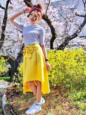 「UNIQLO（ユニクロ）のアイテム（Tシャツ/カットソー、ホワイト系）」を使った、れいちぇるさん（レディース・165cm）の春コーディネート