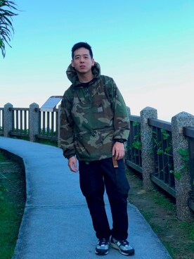 「Carhartt WIP（カーハートダブリューアイピー）のアイテム（チノパンツ）」を使った、tttTAI🇹🇼さん（メンズ・172cm）の春コーディネート