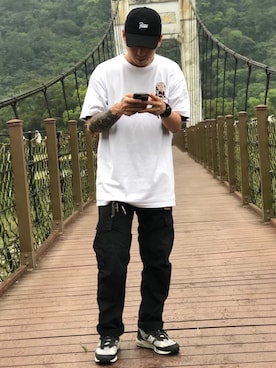 「Carhartt WIP（カーハートダブリューアイピー）のアイテム（チノパンツ）」を使った、tttTAI🇹🇼さん（メンズ・172cm）の春コーディネート
