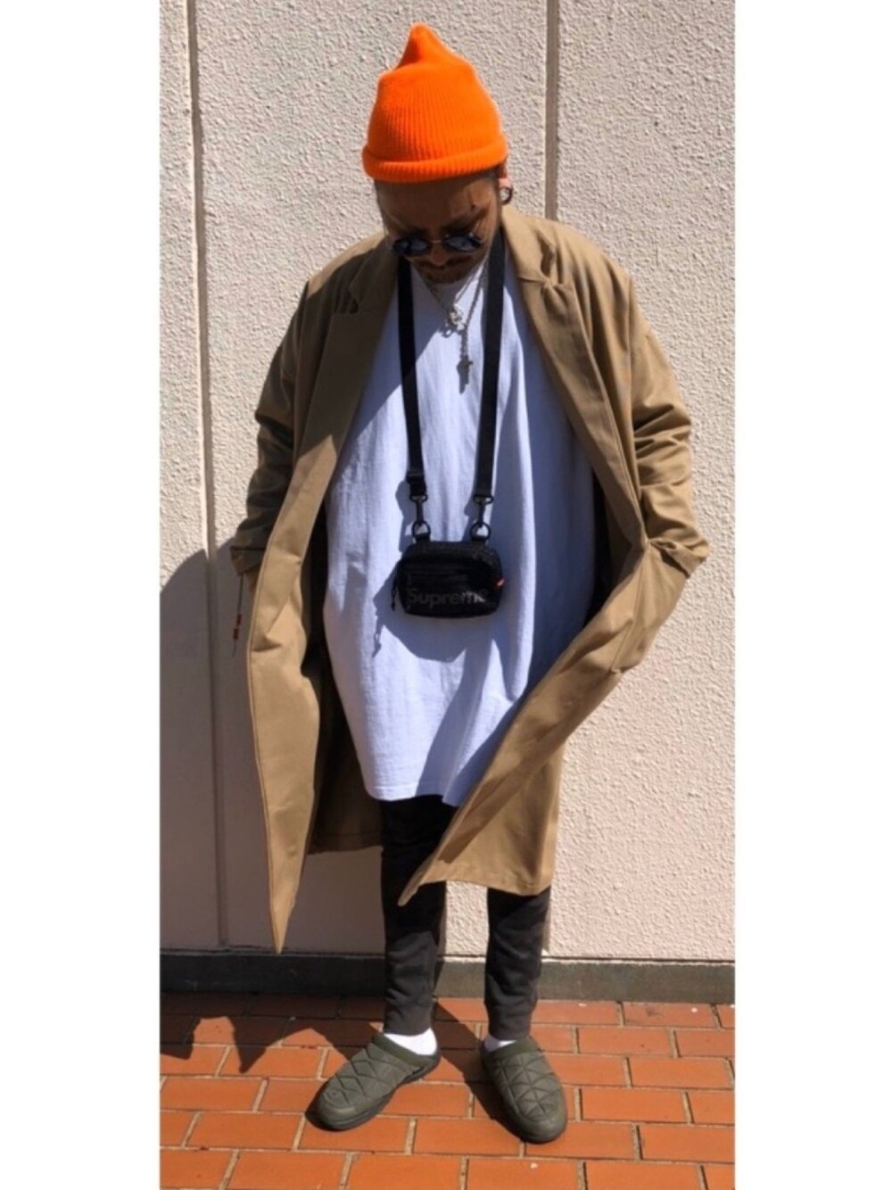 「8mg」｜「Supreme のアイテム（ショルダーバッグ、ブラック系）」を使った、motyさん（メンズ・186cm）の春コーディネートの1枚目の写真