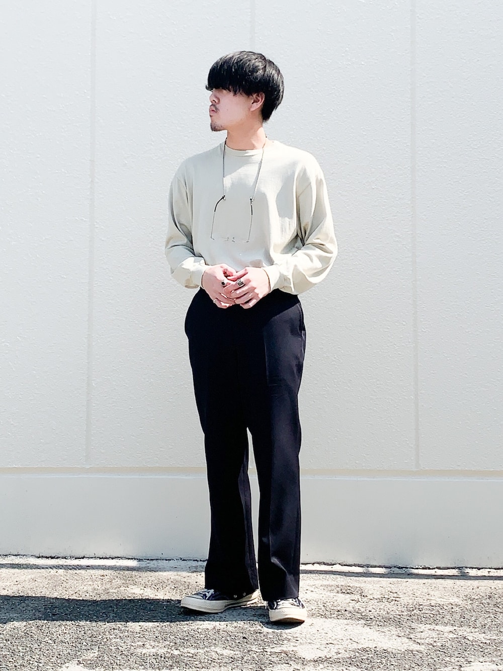 「AURALEE、ペールトーン、ロンT、きれいめカジュアル、converse、CT70s、メガネ男子、グラスコード、ootd、はるコーデ」｜「AURALEEの＜AURALEE（オーラリー）＞ ﾛﾝｸﾞｽﾘｰﾌﾞ Tシャツ■■■（Tシャツ/カットソー、グリーン系）」を使った、yusukeさん（メンズ・170cm）の春コーディネートの1枚目の写真