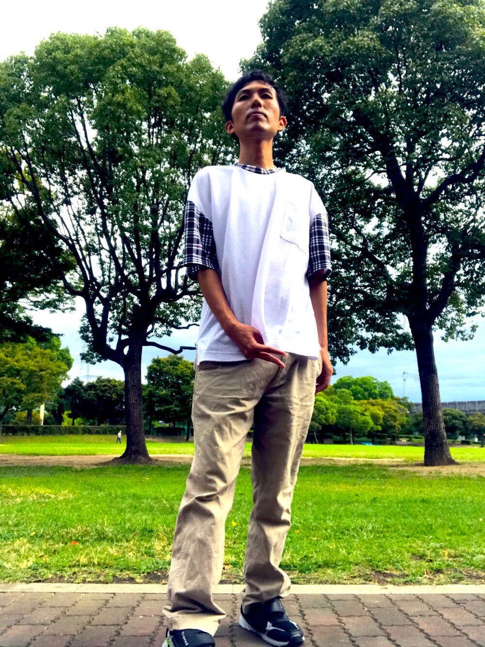 「ラブアンドピース2019、秋コーデ、30代、シンプル」｜「no brandのアイテム（Tシャツ/カットソー、ホワイト系）」を使った、たかひとさん（メンズ・171cm）の秋コーディネートの1枚目の写真