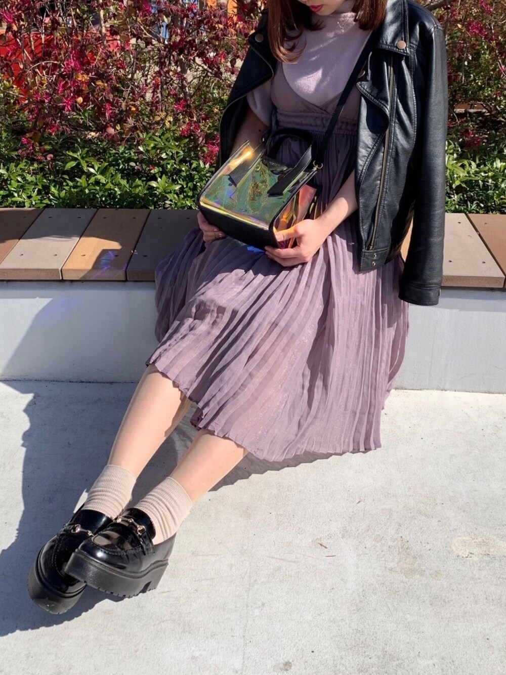 「私の推しブランド、ootd、春コーデ、いいね、save、フォローお願いします🤑、おしゃれさんと繋がりたい、シンプル、プチプラコーデ、ラベンダー、キャミワンピース、キレイめ」｜「Honeysのライダースジャケット（ライダースジャケット、ブラック系）」を使った、ayaさん（レディース・160cm）の冬コーディネートの1枚目の写真