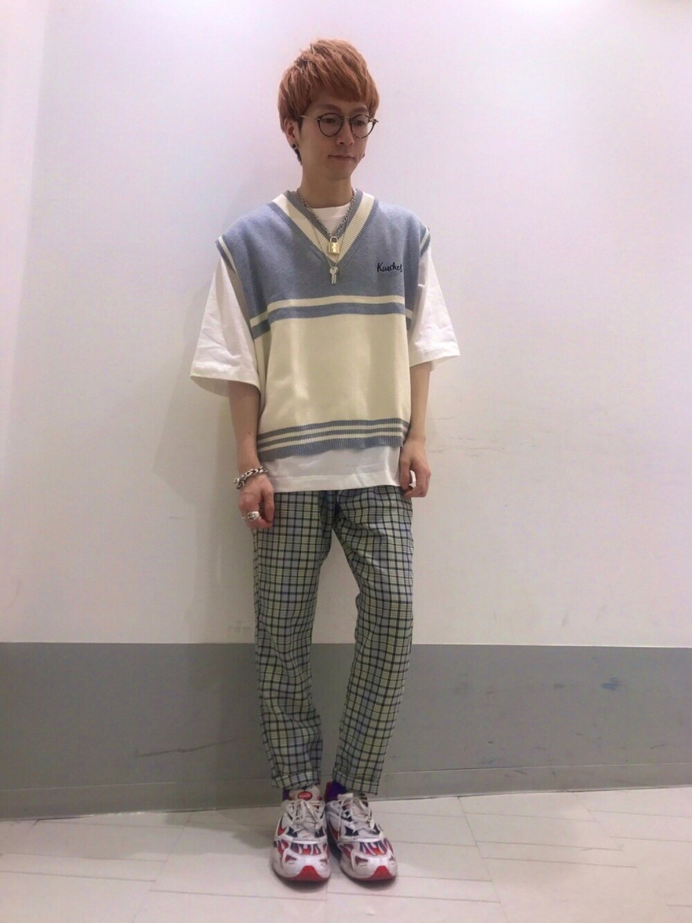 「平成最後のWEARISTAセンバツ、スタッフセンバツ、ビッグシルエット、春、韓国ファッション、ベスト、チェツクパンツ、スニーカー、WEGO、池袋」｜「WEGOのWEGO/ミラノリブニットベスト（ベスト、グレー系）」を使った、シュンさん（メンズ・170cm）の春コーディネートの1枚目の写真