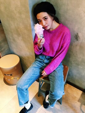 「PRADA（プラダ）のアイテム（モカシン/デッキシューズ）」を使った、伊波芳杏 よっぴーさん（レディース・162cm）の冬コーディネート