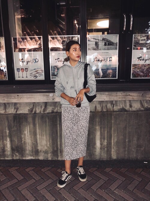 年グレーパーカーのレディースコーデを徹底調査 主役級パーカーコーデが知りたい 着まわし抜群 Unisize ユニサイズ