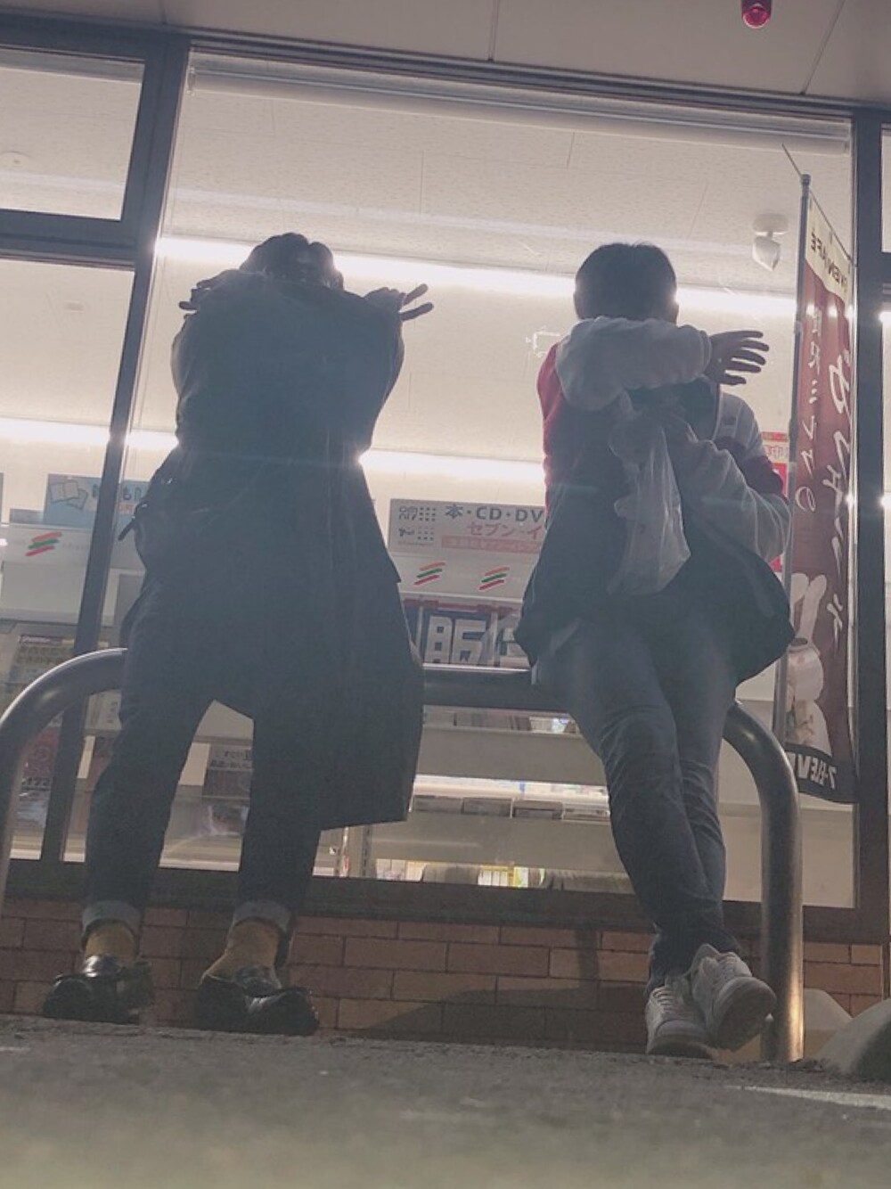 「セブンイレブン」｜「VISION STREET WEARのアイテム（ジャケット/アウター、ホワイト系）」を使った、りゅーやさん（メンズ・183cm）の冬コーディネートの1枚目の写真