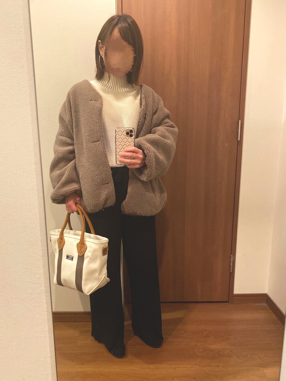 「大人カジュアル、低身長、冬コーデ、リブパンツ、シンプルコーデ、ボアジャケット」｜「LOWRYS FARMの５Ｇガータープルオーバー　817569（ニット/セーター、ホワイト系）」を使った、hiiさん（レディース・147cm）の冬コーディネートの1枚目の写真