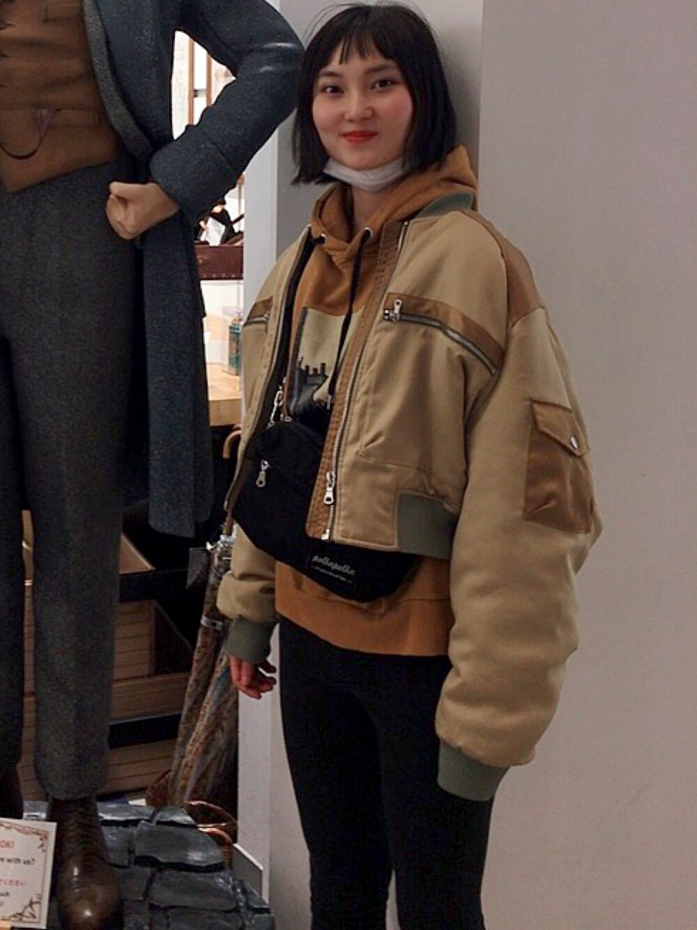 「ZARAのアイテム（MA-1、イエロー系）」を使った、moomさん（レディース・166cm）の冬コーディネートの1枚目の写真